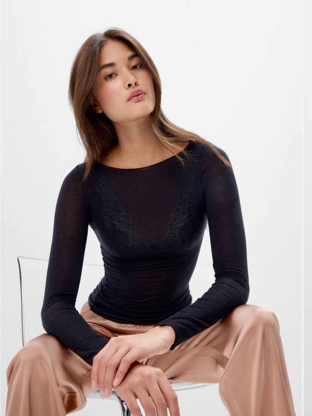 intimissimi black modal ultralight cashmere top.
Only worn once. Looks new